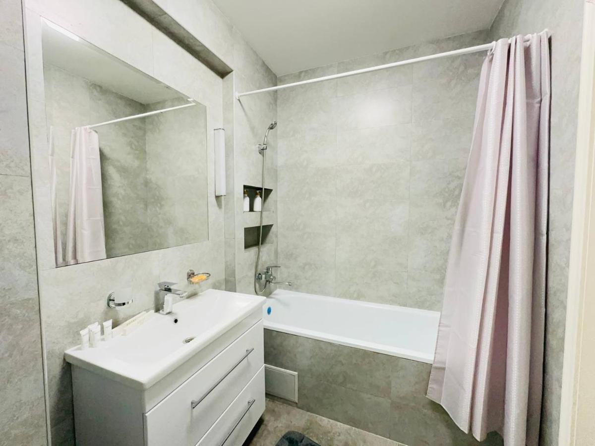 Central Park In The City Center Apartment Almaty Exterior photo
